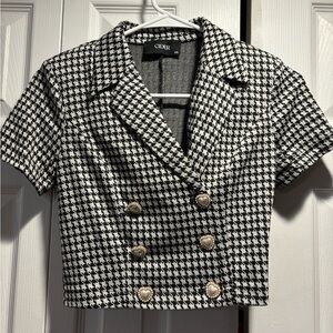 Women’s XS houndstooth button top